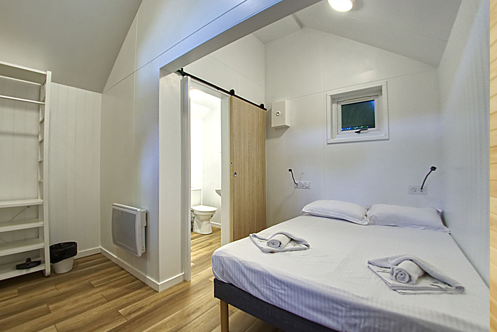CDb-Pod-Driver-Bedroom-1