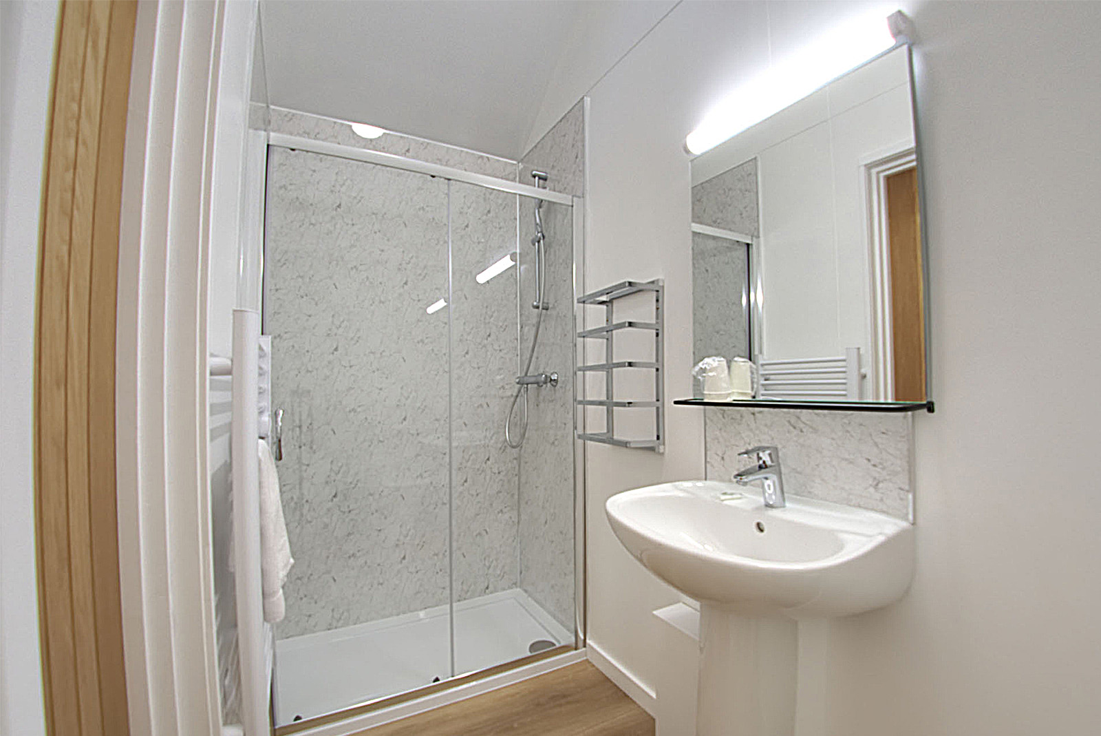 CDb-Pod-Driver-Shower-2
