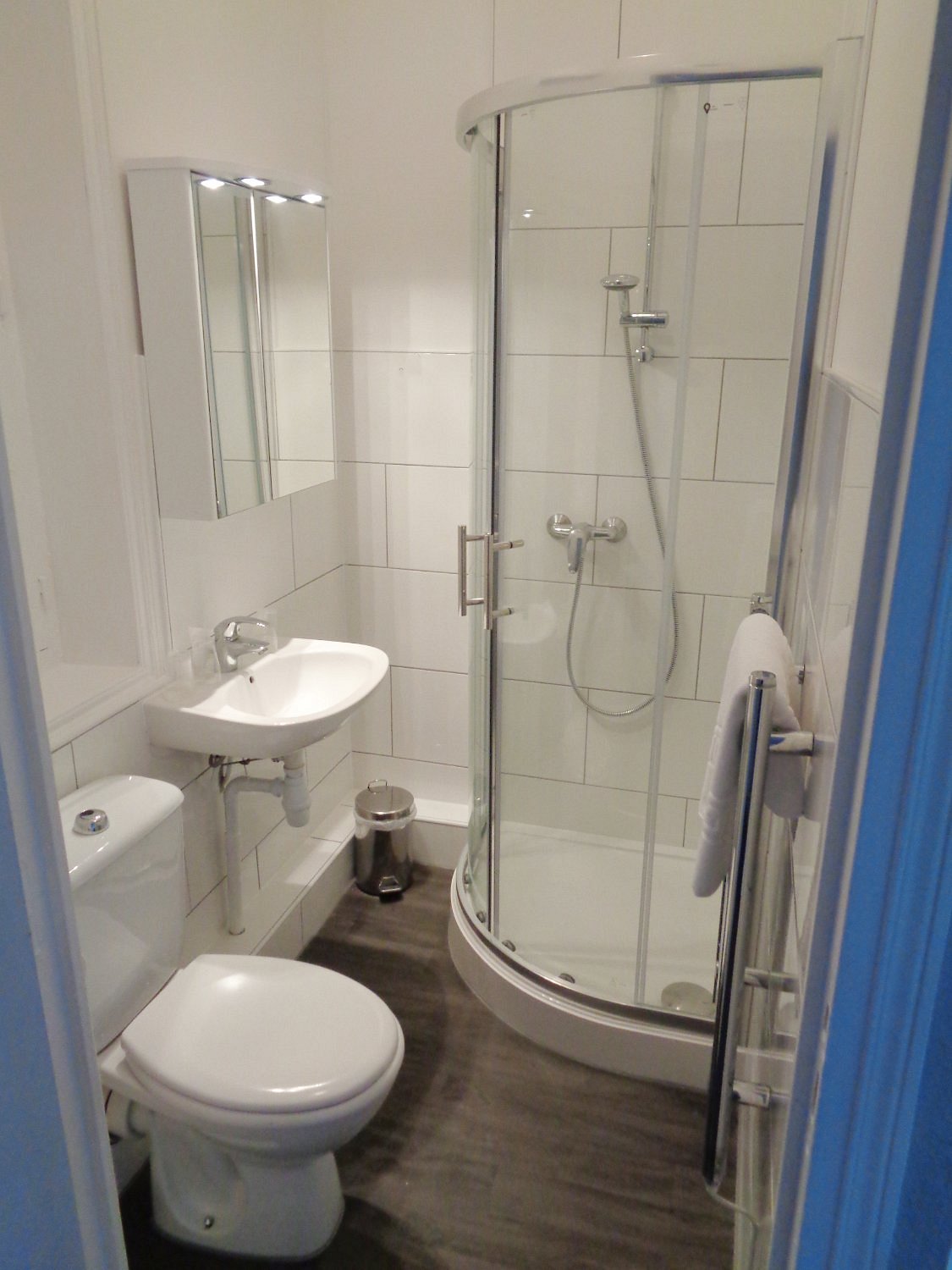 chateau-du-baffy bathroom